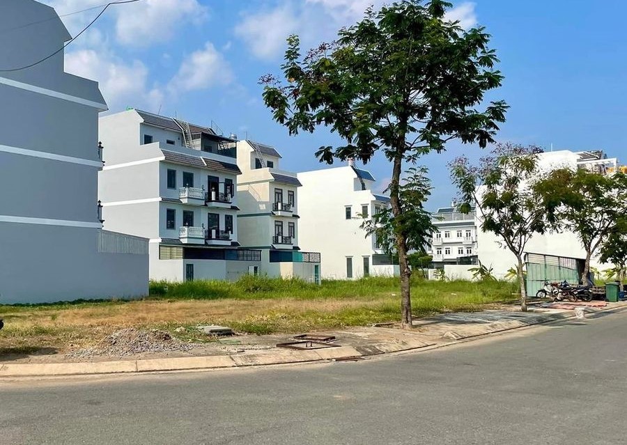Bán gấp nền đất thổ cư liền kề KCN Vsip 2 mặt tiền đường 12m