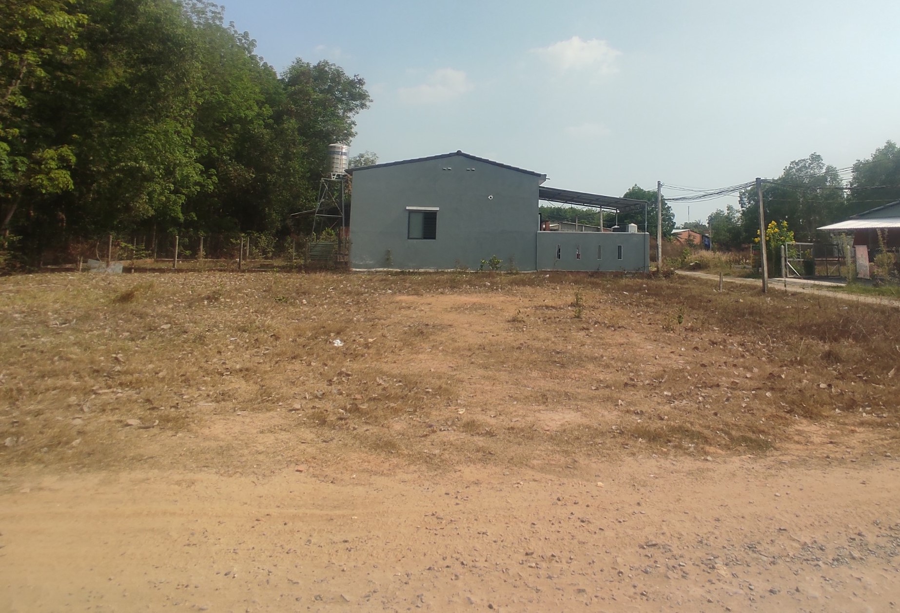 Cần bán gấp lô gốc 2 mặt tiền thổ cư 150m2 gần KCN lớn, giá rẻ