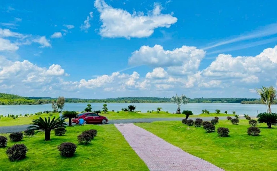 Đất Bình Phước view hồ rẻ nhất thị trường, sổ sẵn, công chứng ngay
