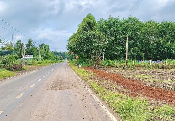 Bán đất Bình Phước gấp góc 2mt 2.675m2 ngay chợ dân đông giá 320 triệu