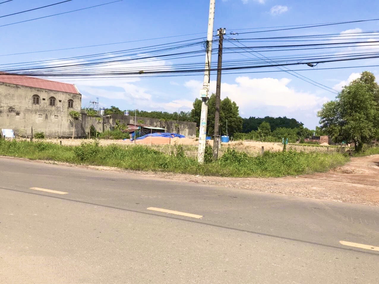 Bán gấp 3.600m2 đất đối diện siêu thị, đúng giá 320 triệu, Sổ Hồng