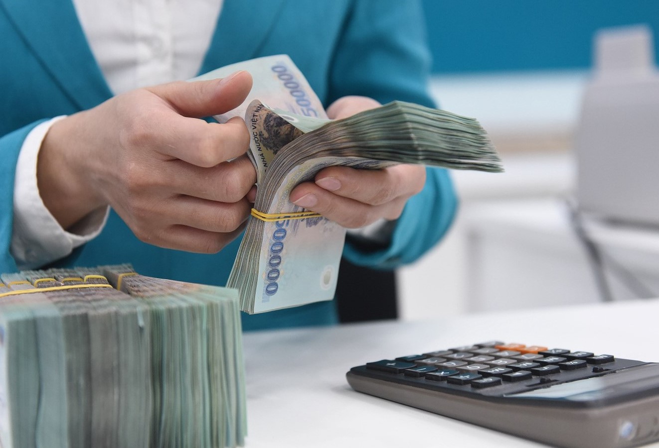 [Tài chính - ngân hàng] Lãi suất tiết kiệm tiếp tục giảm mạnh