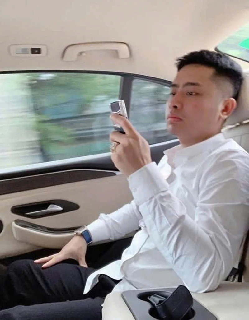 Phía sau kẻ chuyên lên mạng xã hội thể hiện mình là doanh nhân thành đạt
